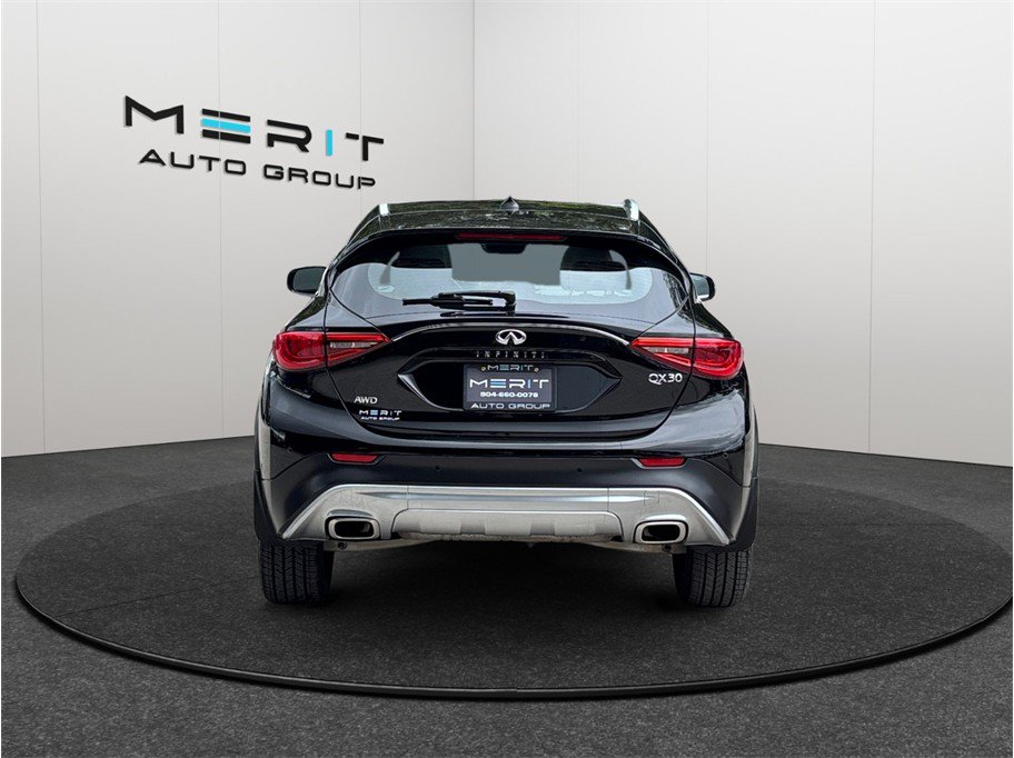 Used 2017 INFINITI QX30 Premium w/ Technology Package AWD/4WD image 8