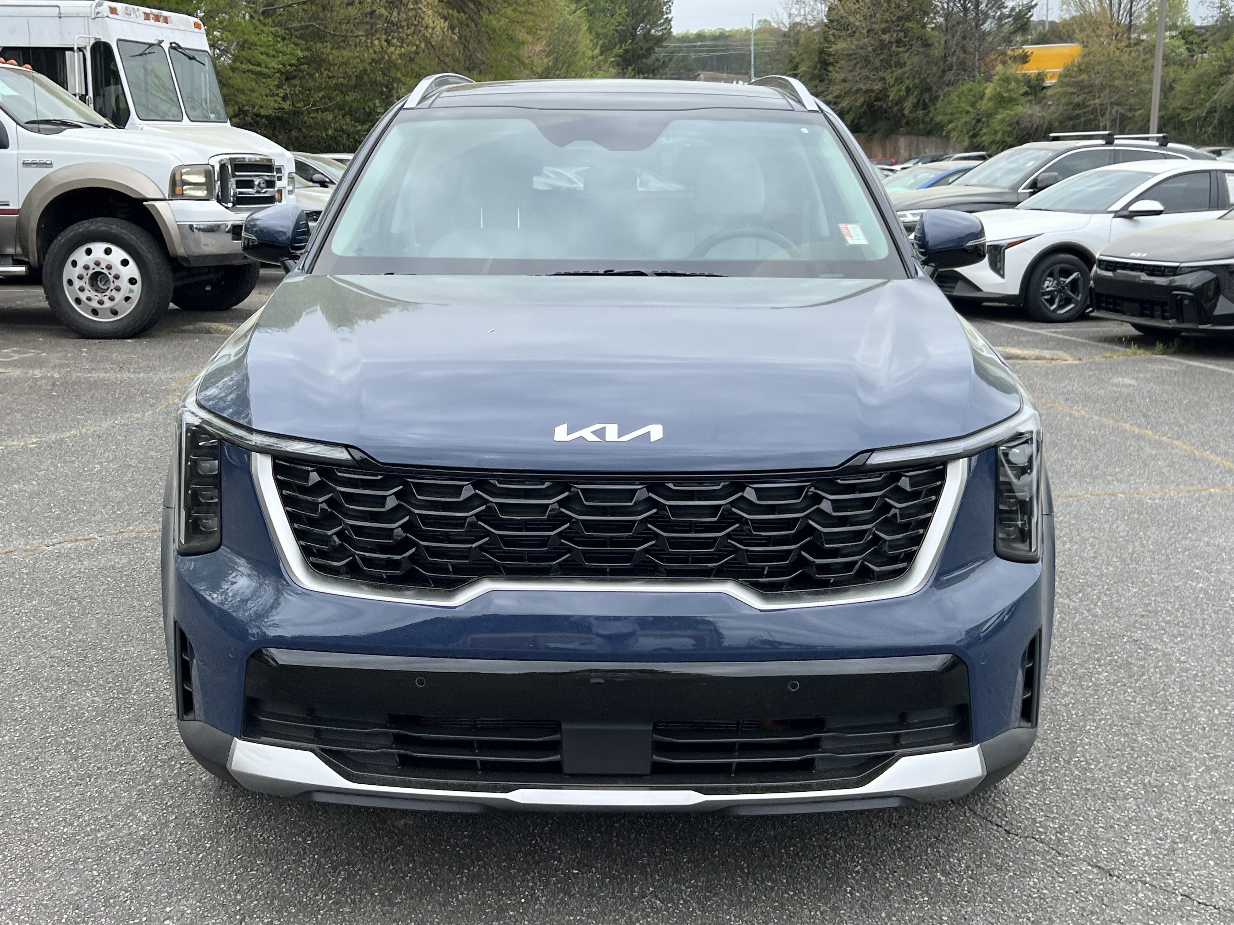 Certified 2025 Kia Sorento S w/ Panoramic Sunroof Package image 2