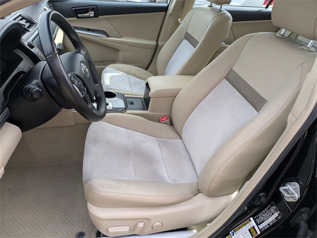 Used 2012 Toyota Camry XLE w/ Leather Pkg image 11