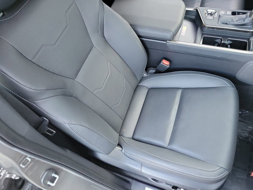 Used 2024 Lexus GX 550 w/ Accessory Package (31) image 21