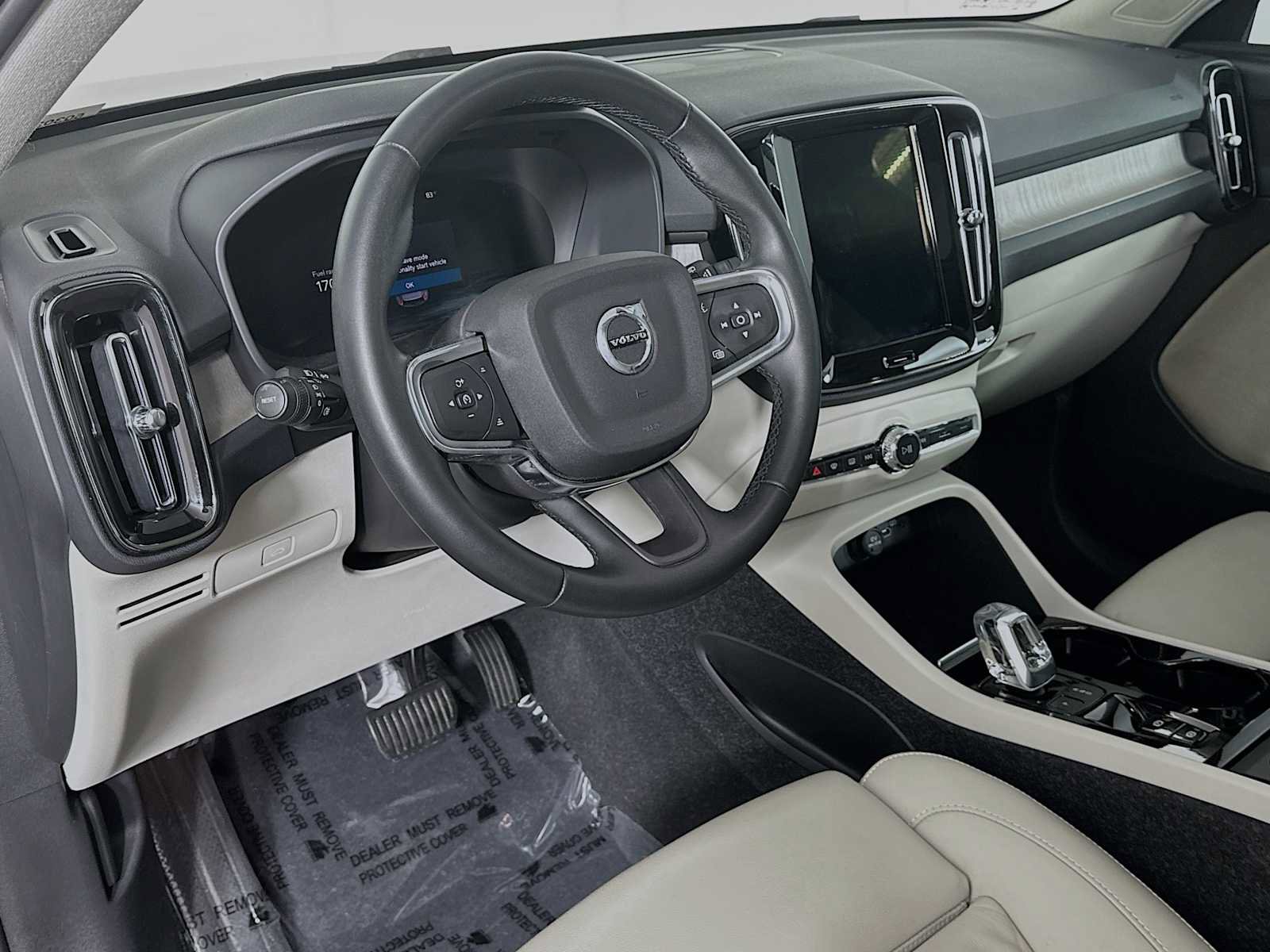 Used 2023 Volvo XC40 B5 Plus w/ Driver Assist Package image 9