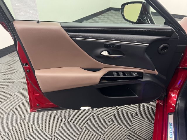 Certified 2025 Lexus ES 300h w/ Premium Package FWD image 9