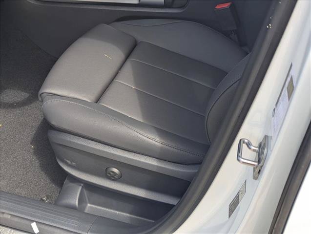 Used 2026 Mercedes-Benz GLB 250 image 4