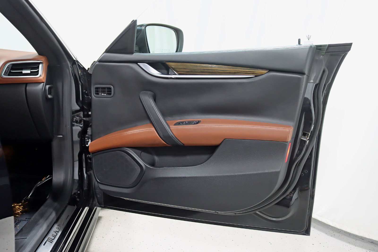 Used 2014 Maserati Ghibli S Q4 AWD/4WD image 32