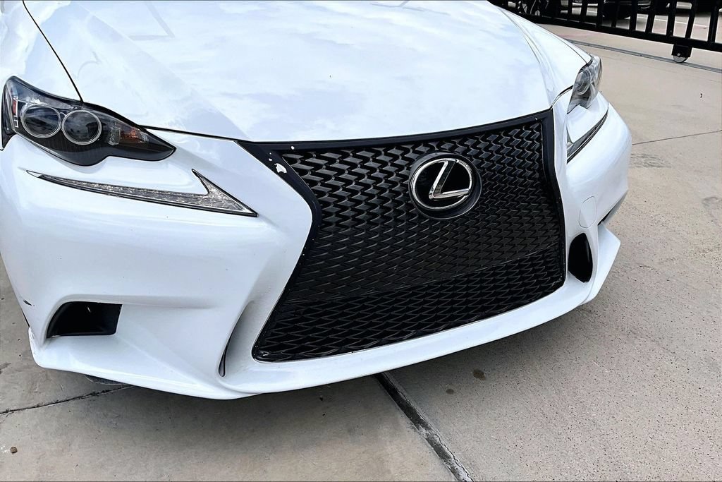 Used 2016 Lexus IS 200t w/ F Sport Package RWD image 33