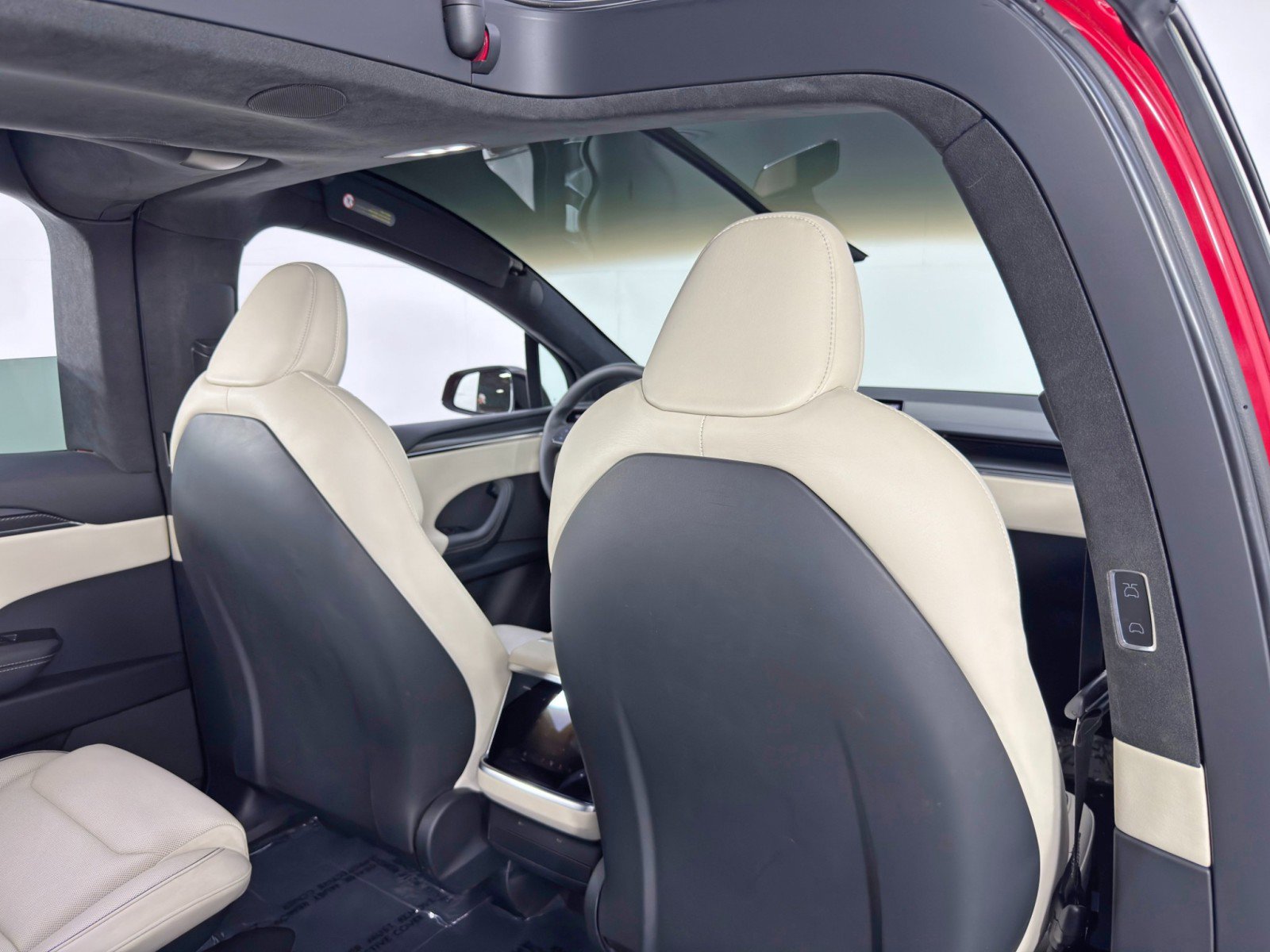 Used 2022 Tesla Model X Plaid image 39