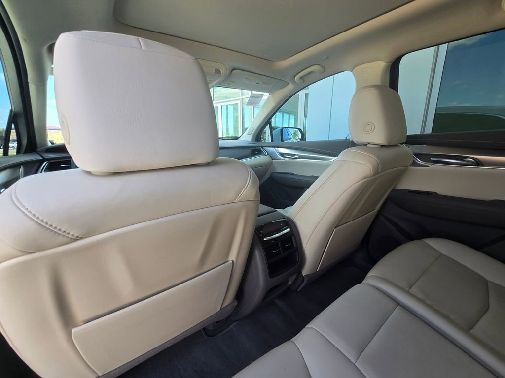 Used 2022 Cadillac XT5 Premium Luxury w/ Technology Package FWD image 16