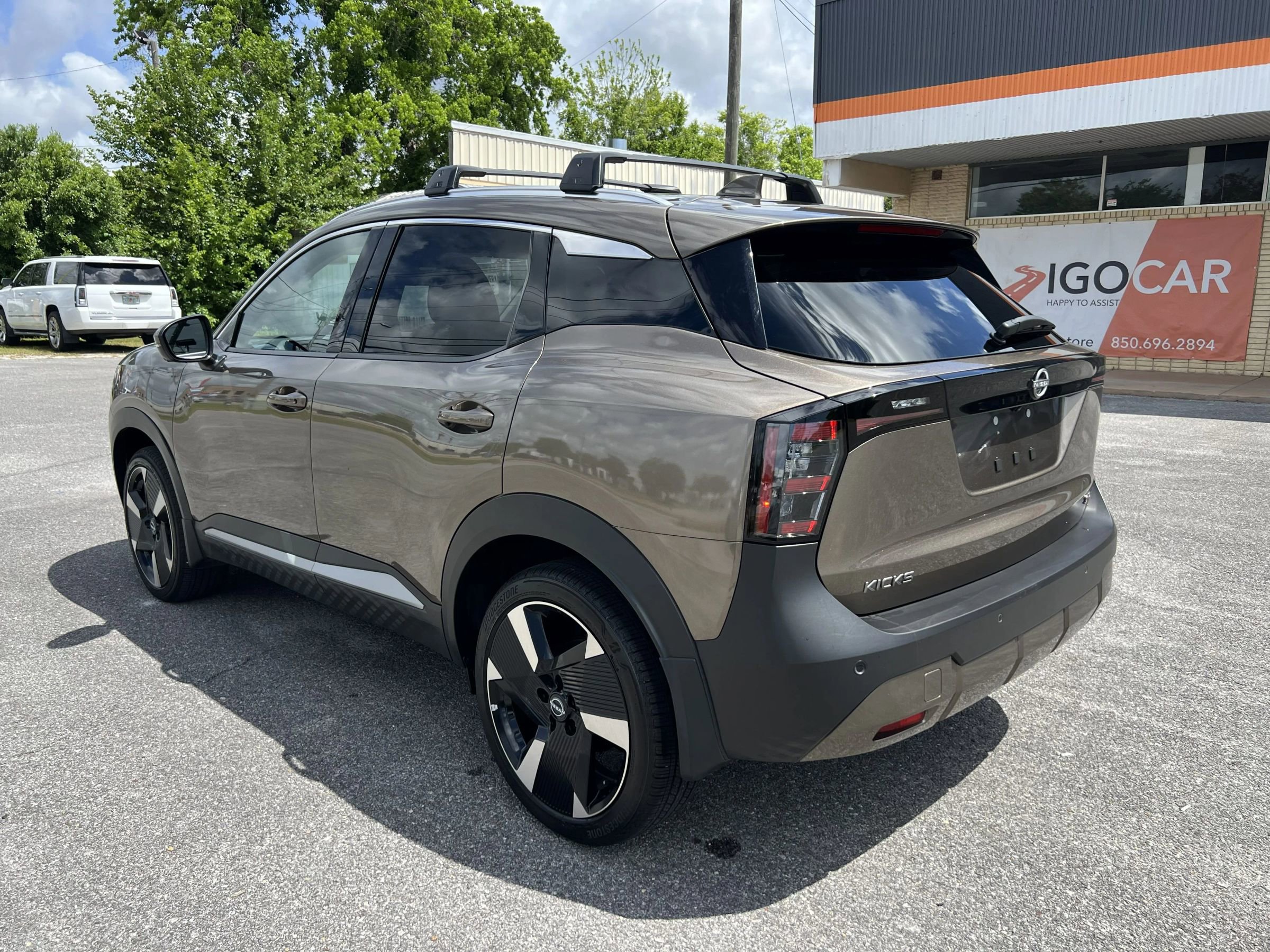 Used 2025 Nissan Kicks SR w/ Illumination Package image 10