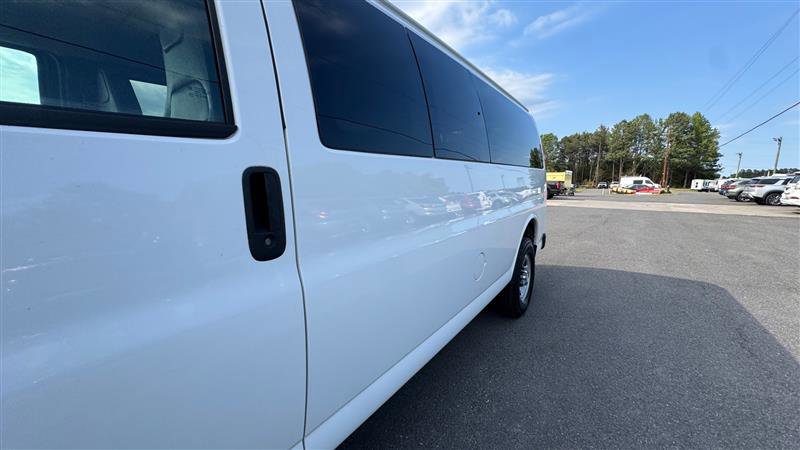 Used 2017 Chevrolet Express 3500 LS RWD image 13