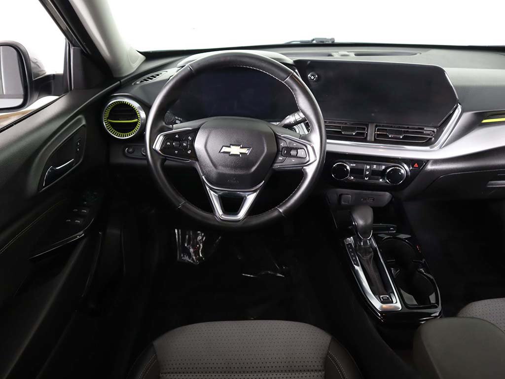 Used 2024 Chevrolet Trax LT w/ LT Convenience Package FWD image 32