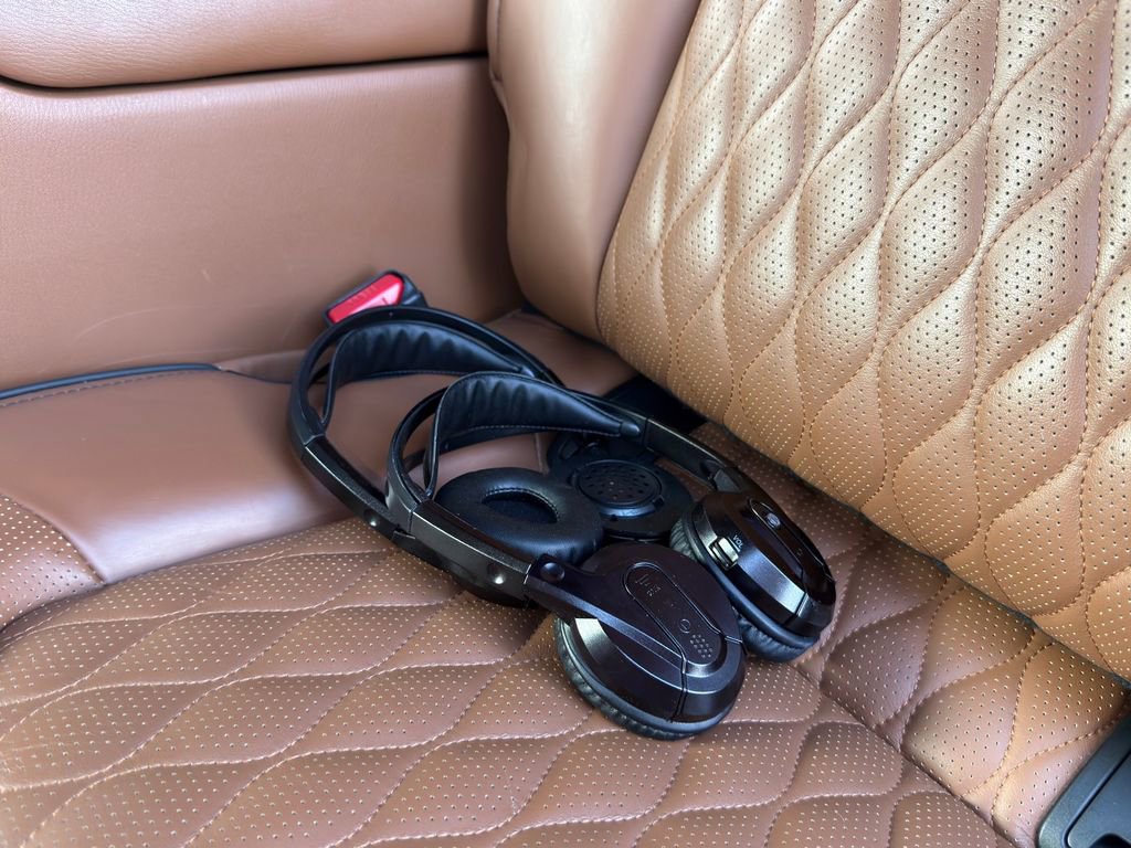 Used 2023 INFINITI QX80 Sensory w/ All-Season Package image 35