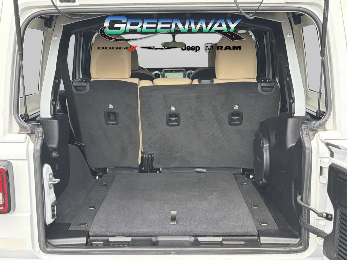 Used 2022 Jeep Wrangler Unlimited Sahara w/ Cold Weather Group AWD/4WD image 6