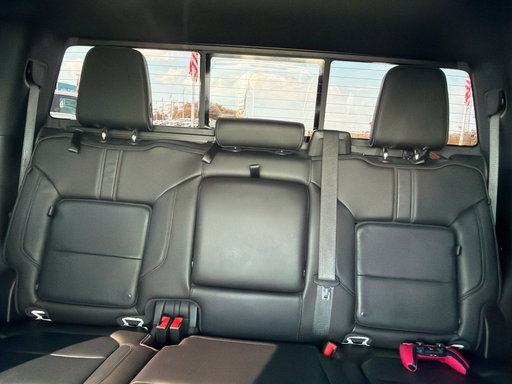 Used 2019 Chevrolet Silverado 1500 High Country w/ Technology Package AWD/4WD image 21