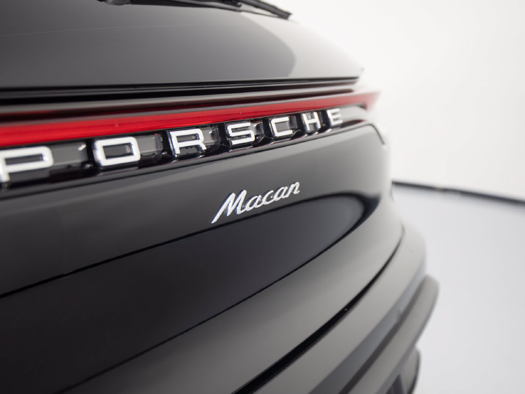 Certified 2026 Porsche Macan AWD/4WD image 38