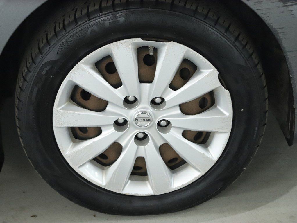 Used 2015 Nissan Sentra SV w/ Navigation Package image 10