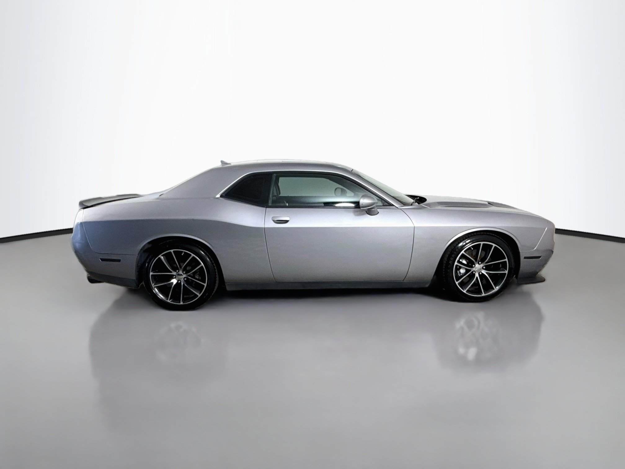 Used 2016 Dodge Challenger R/T Scat Pack w/ Leather Interior Group RWD image 11