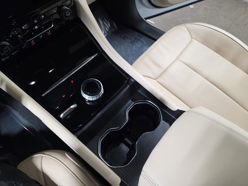 Used 2025 Jeep Grand Cherokee Limited w/ Luxury Tech Group II image 27