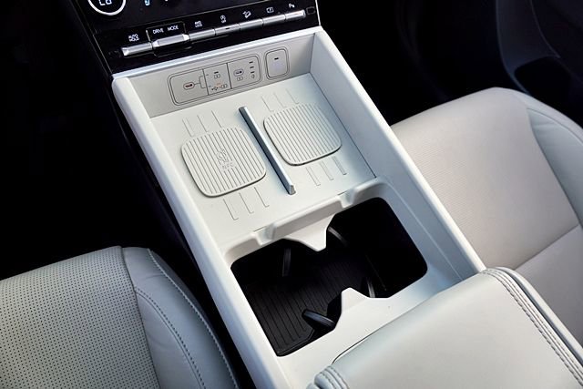 Certified 2024 Hyundai Santa Fe Limited image 32