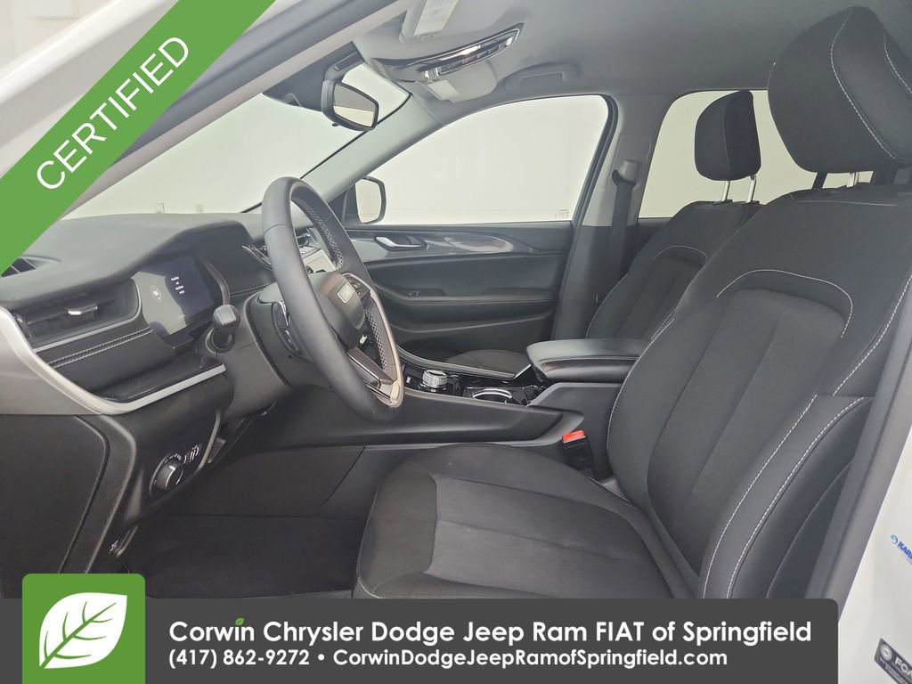 Used 2023 Jeep Grand Cherokee Laredo AWD/4WD image 18