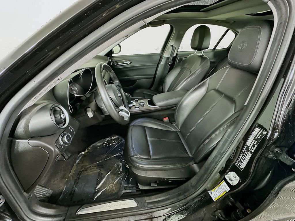 Used 2020 Alfa Romeo Giulia Ti w/ Active Blind Spot Package image 28