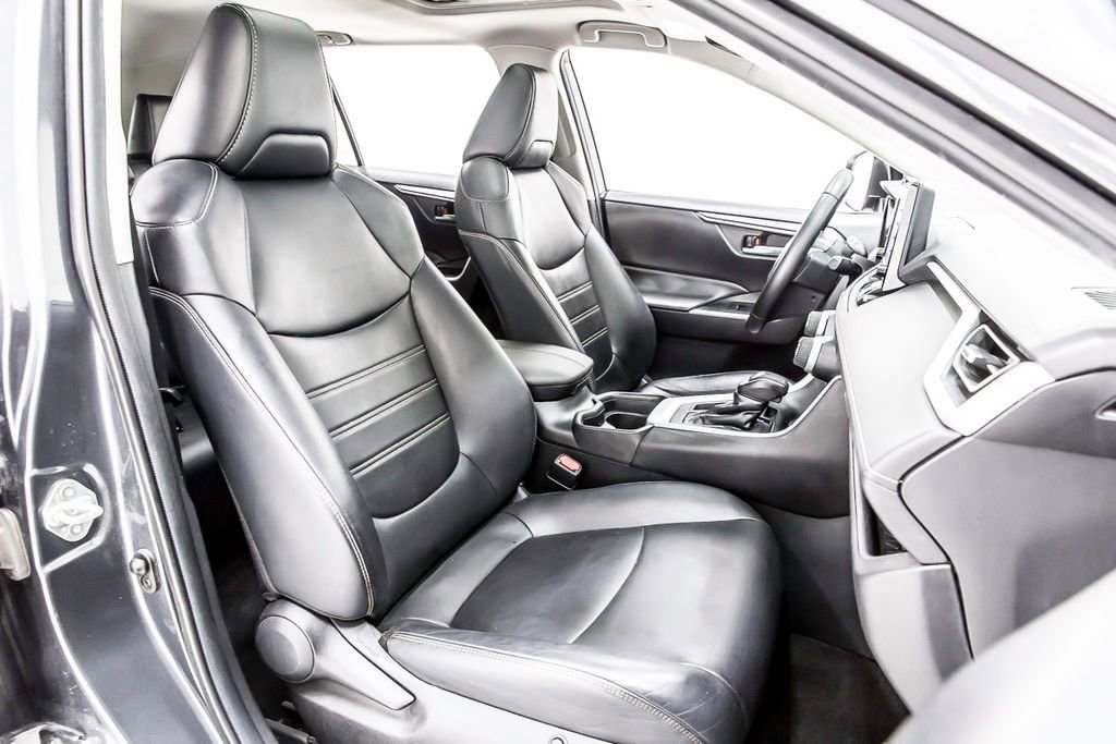 Used 2020 Toyota RAV4 XLE Premium FWD image 32
