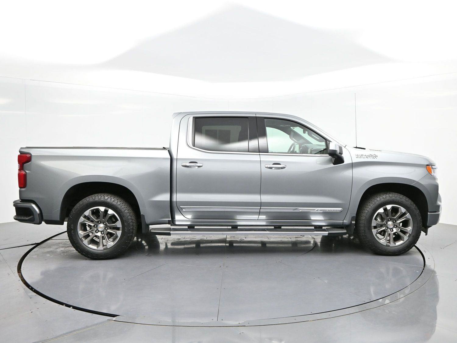 Used 2025 Chevrolet Silverado 1500 High Country w/ Technology Package AWD/4WD image 8