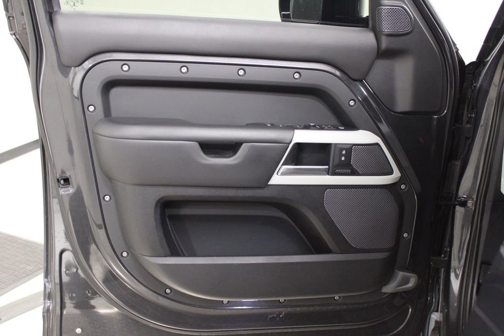 Used 2022 Land Rover Defender 110 X-Dynamic HSE image 13