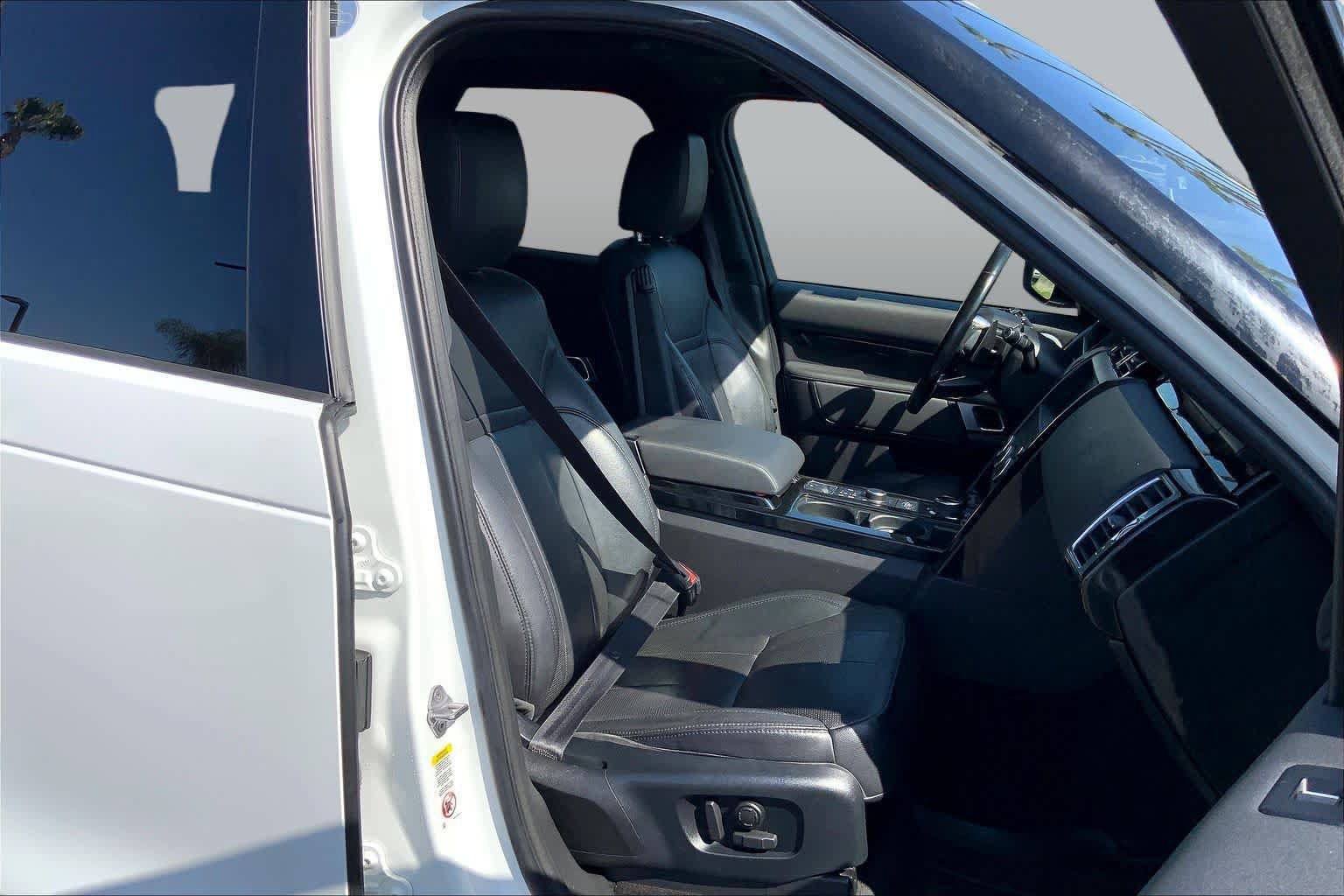 Used 2018 Land Rover Discovery SE AWD/4WD image 8