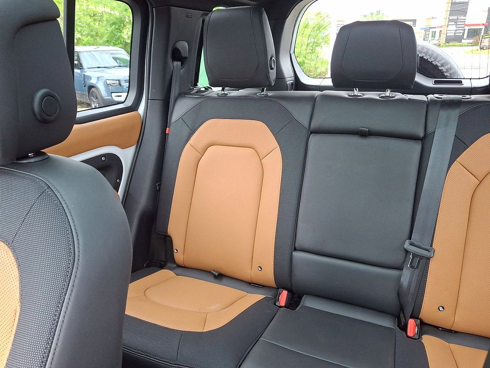 Used 2024 Land Rover Defender 110 X-Dynamic SE AWD/4WD image 12