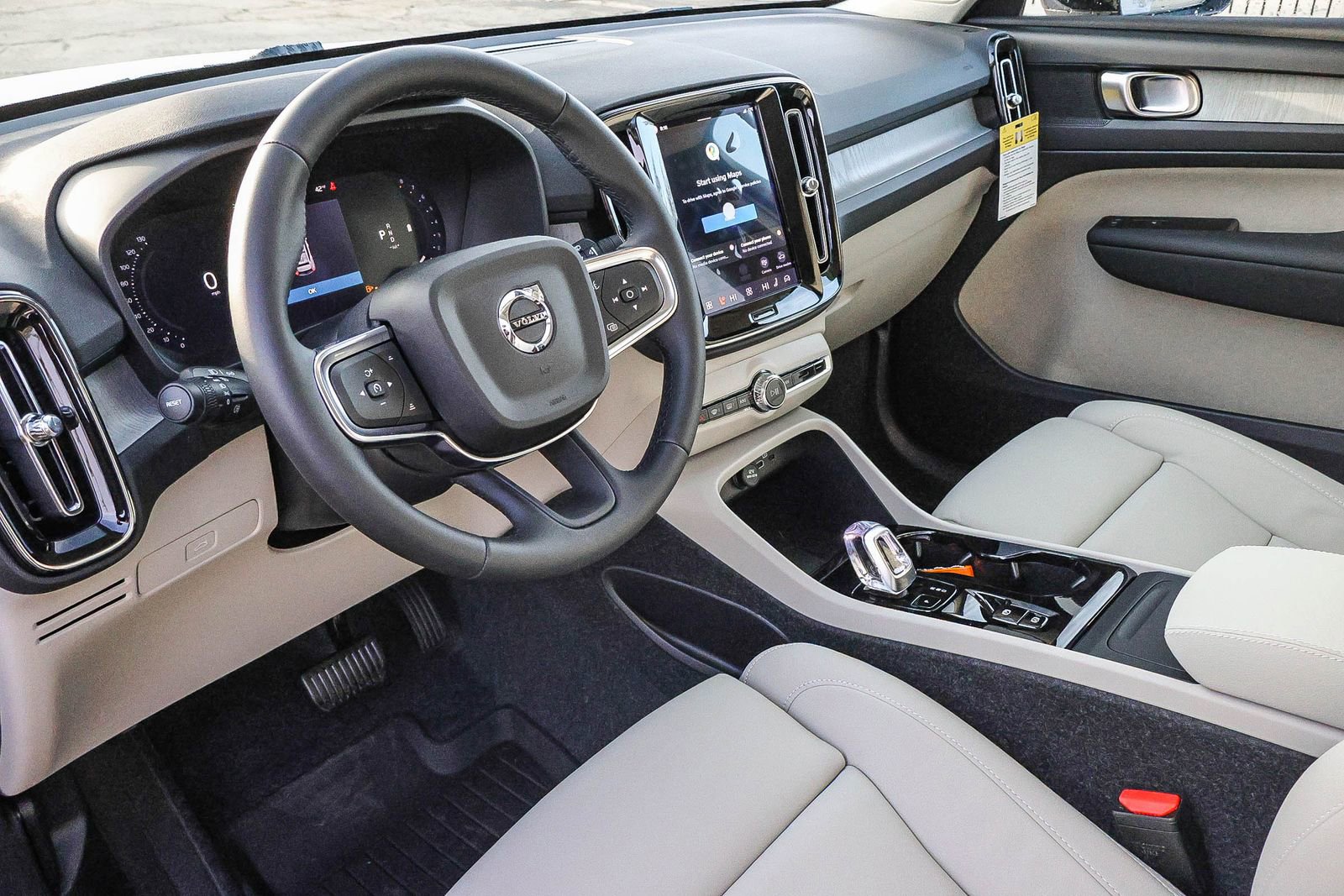 New 2026 Volvo XC40 B4 Plus w/ Climate Package image 27