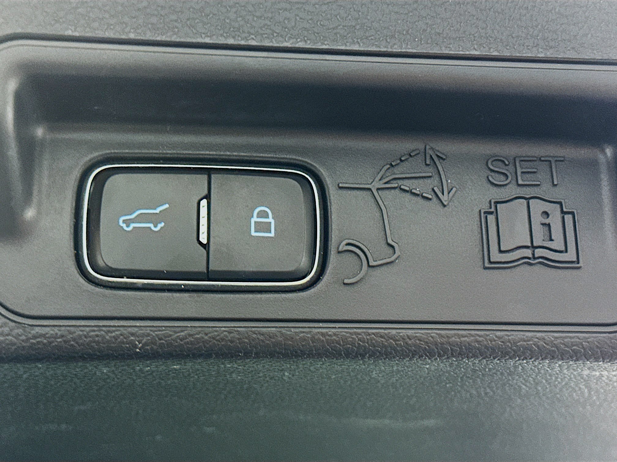 Used 2022 Ford Explorer XLT RWD image 30
