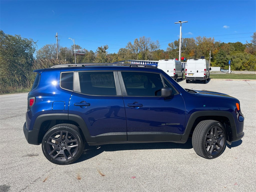 Used 2021 Jeep Renegade Latitude image 2