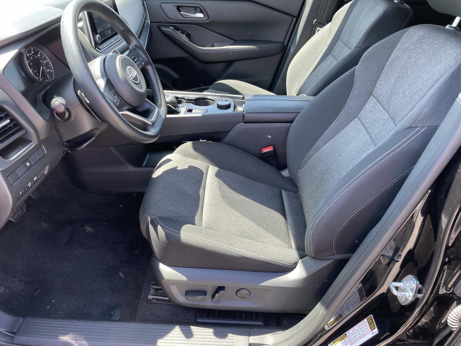 Used 2024 Nissan Rogue SV AWD/4WD image 16