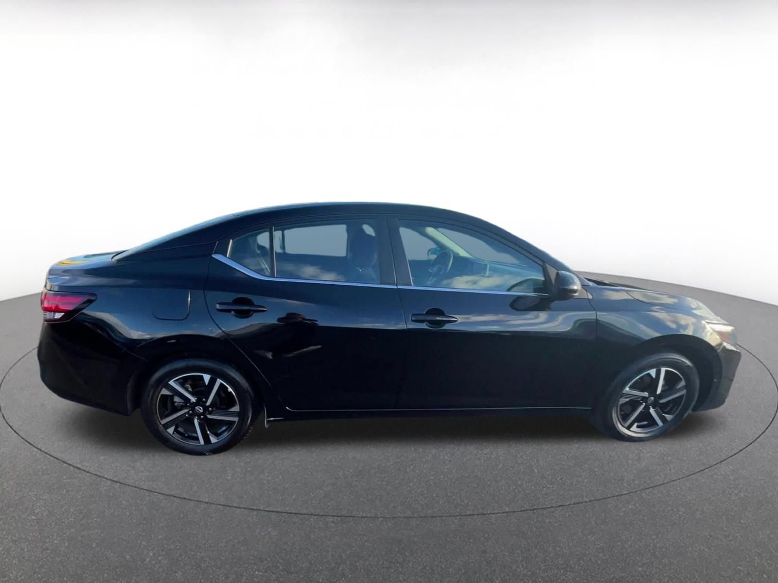 Used 2025 Nissan Sentra SV FWD image 15