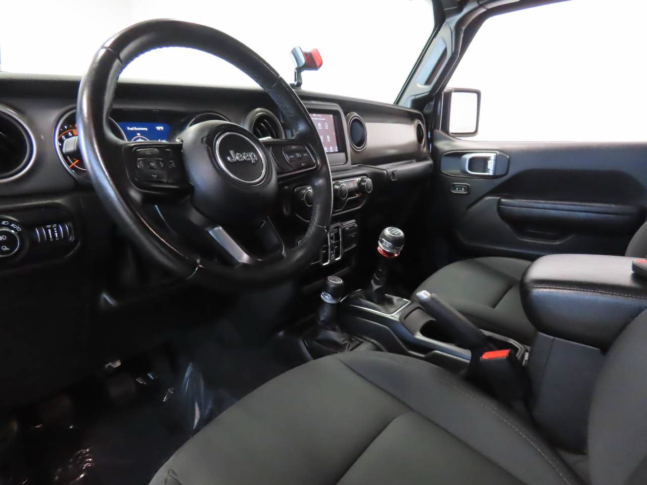 Used 2021 Jeep Gladiator Sport AWD/4WD image 9