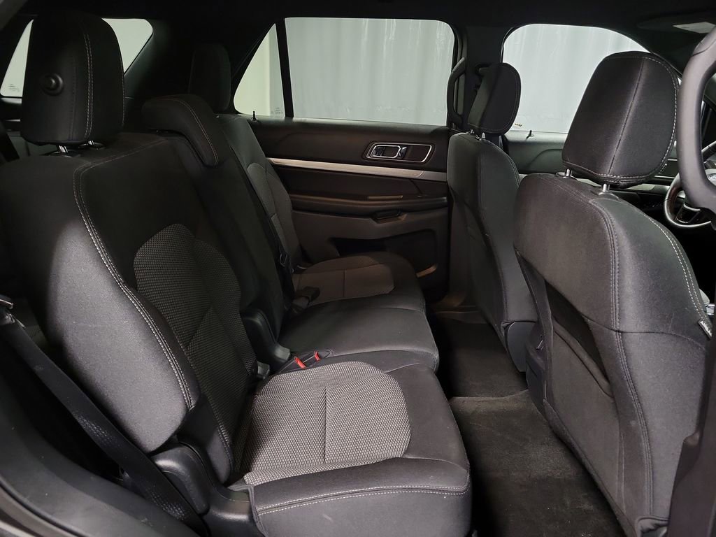 Used 2018 Ford Explorer XLT image 25