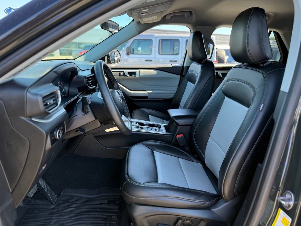 Used 2024 Ford Explorer XLT w/ Equipment Group 202A AWD/4WD image 12