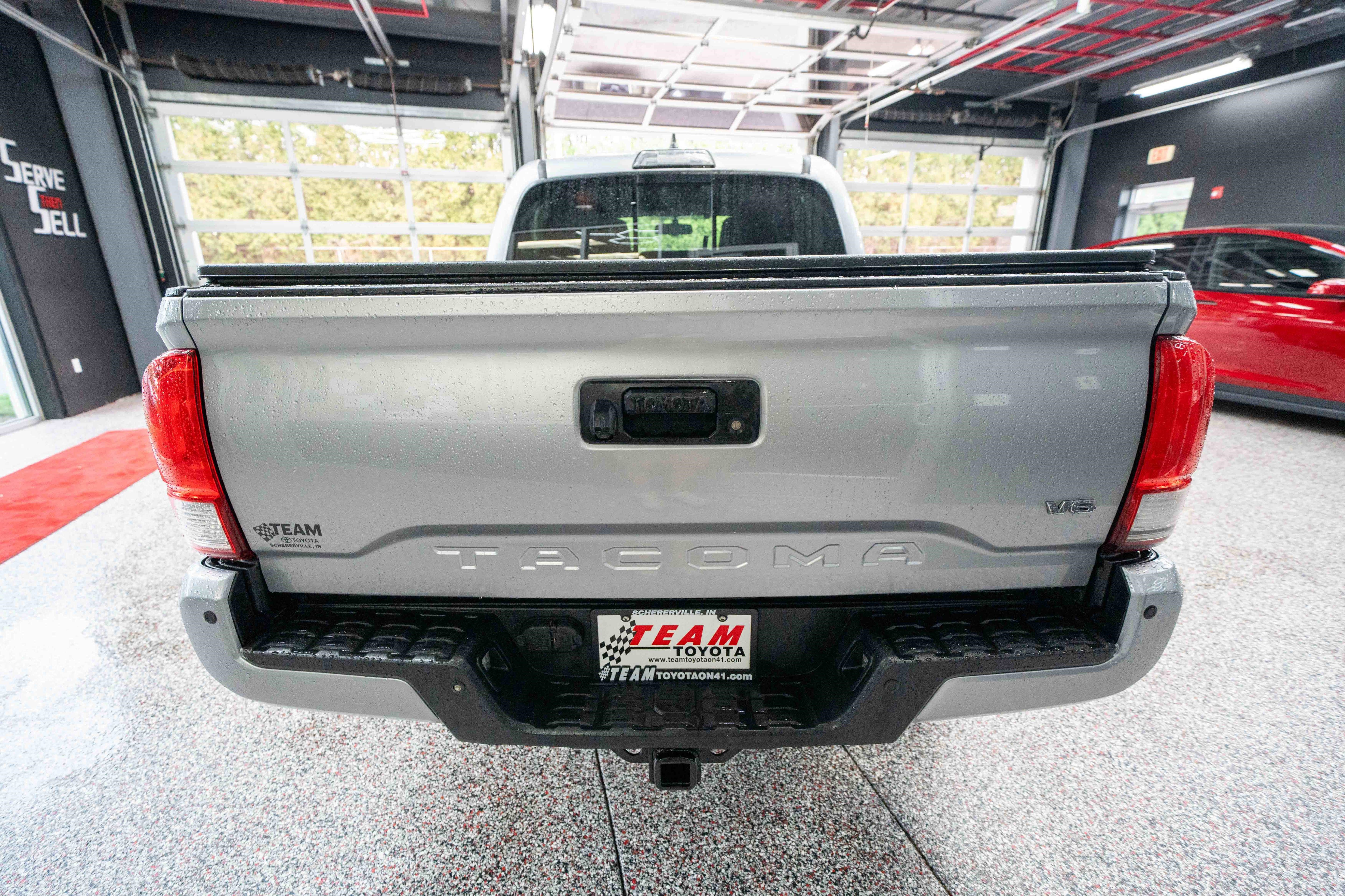 Used 2017 Toyota Tacoma TRD Sport AWD/4WD image 3