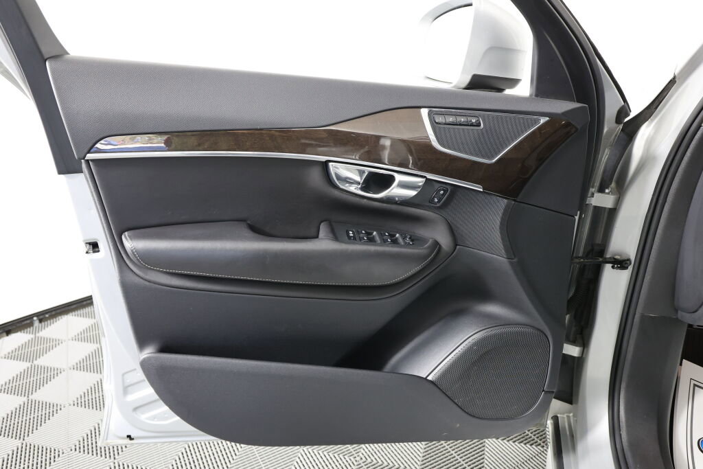 Used 2016 Volvo XC90 T6 Momentum w/ Momentum Plus Package image 11