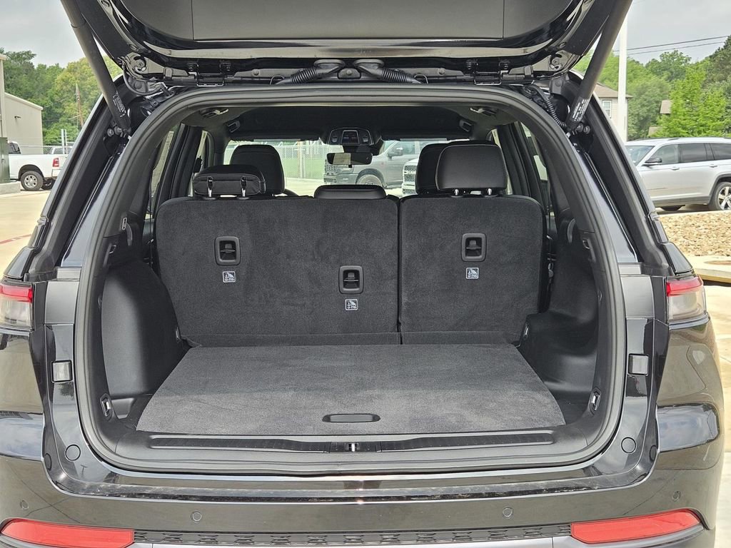 New 2026 Jeep Grand Cherokee Altitude RWD image 34