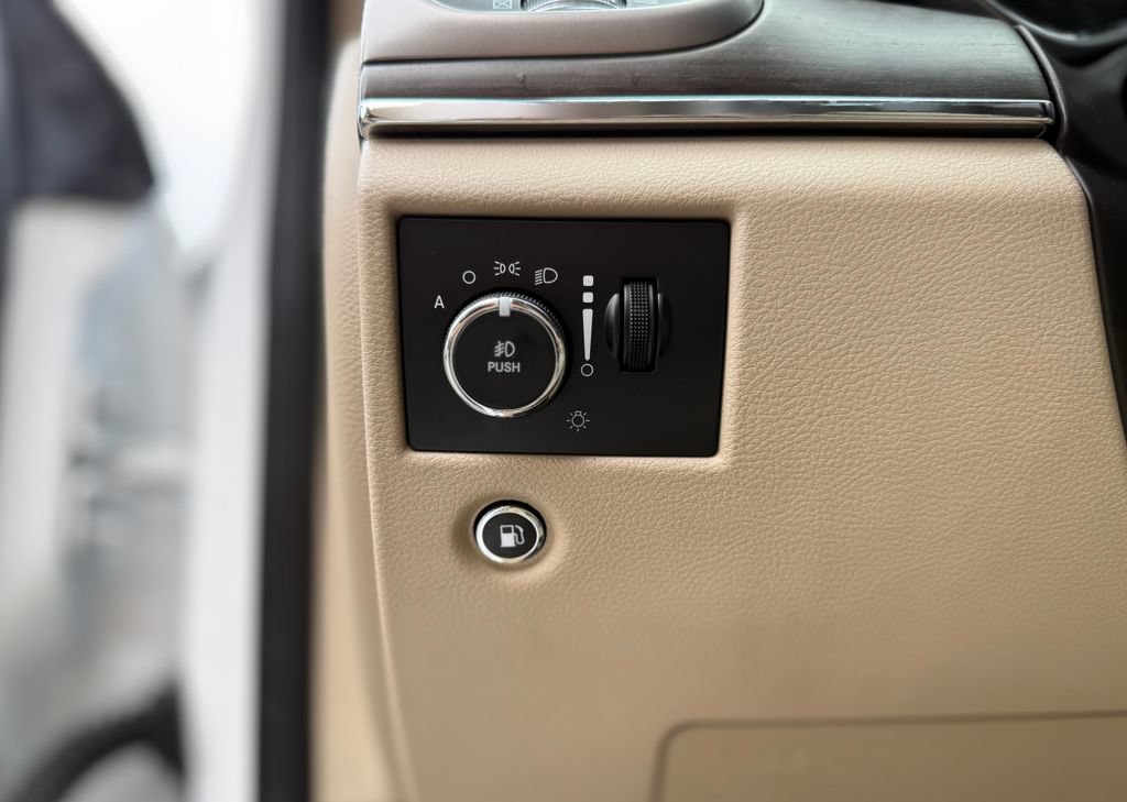 Used 2018 Jeep Grand Cherokee Overland AWD/4WD image 22