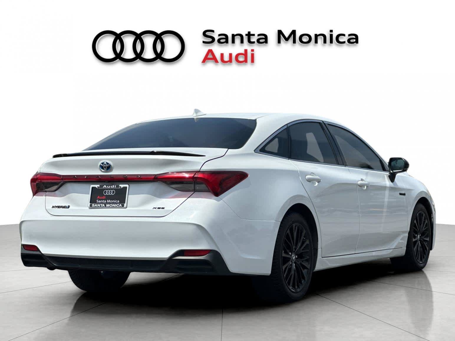 Used 2019 Toyota Avalon XSE w/ All Weather Liner Package FWD image 2