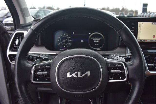 Certified 2022 Kia Sorento SX Prestige w/ Rust Color Package image 38
