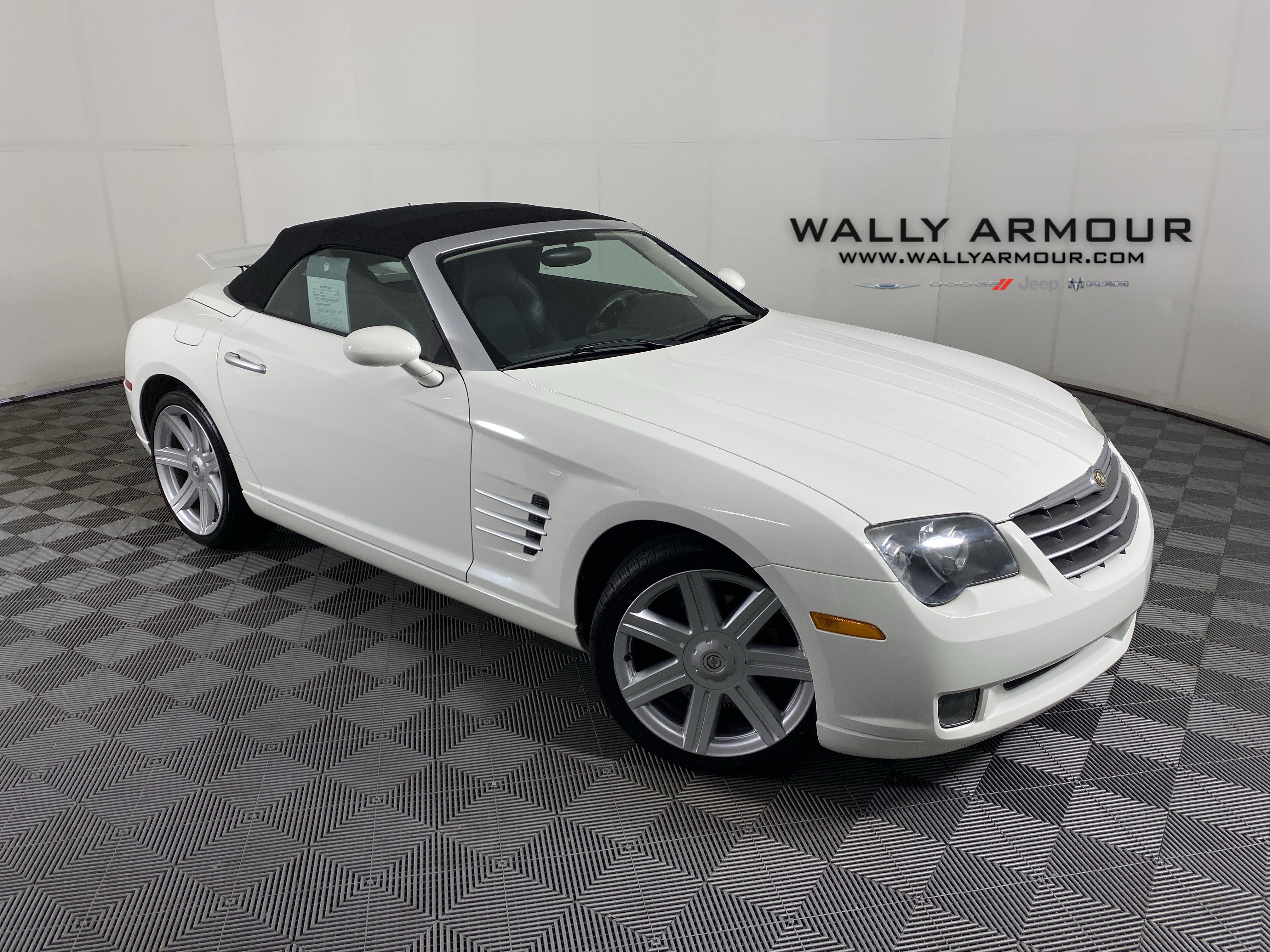 Used 2005 Chrysler Crossfire Limited RWD image 1