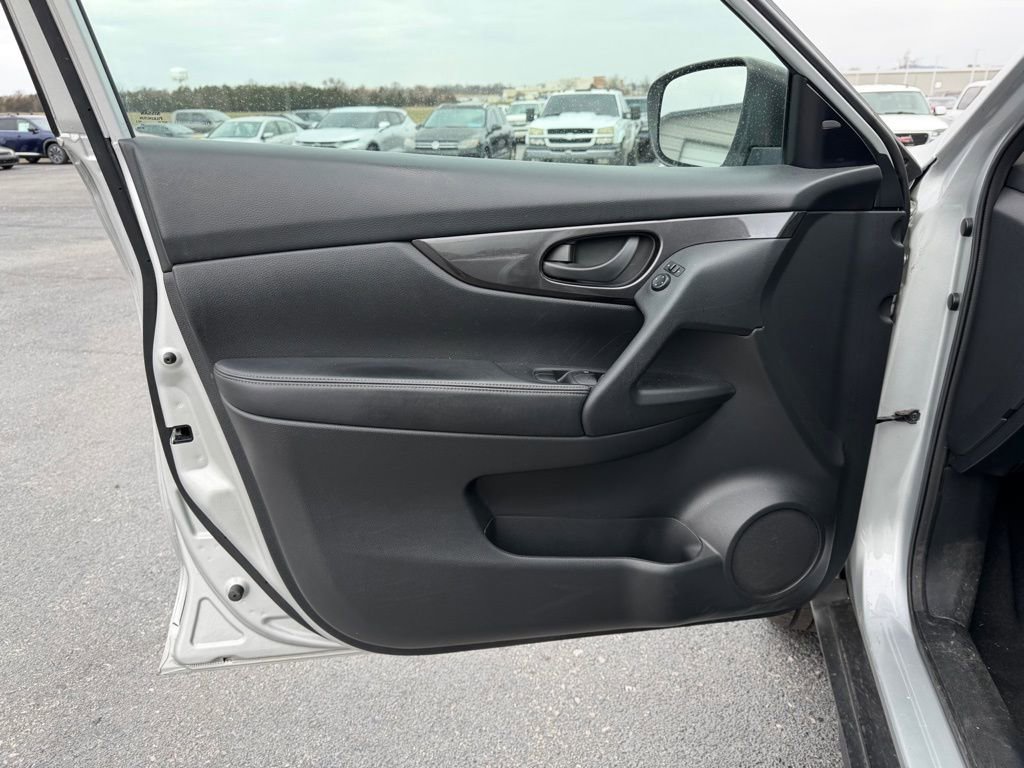 Used 2020 Nissan Rogue S image 13