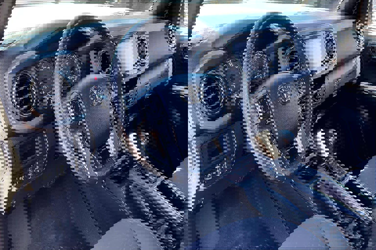 Used 2019 Toyota Tacoma TRD Off-Road image 17