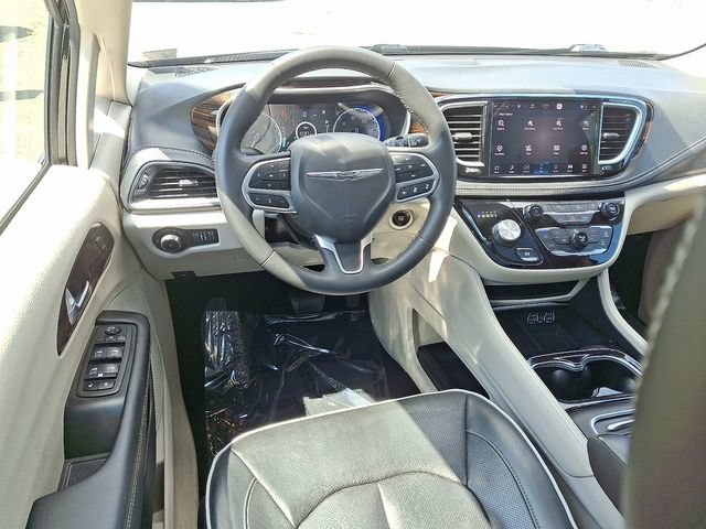 Used 2023 Chrysler Pacifica Limited FWD image 12