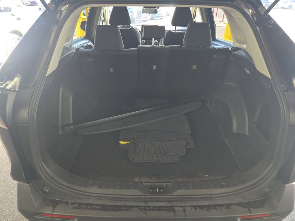 Used 2020 Toyota RAV4 LE image 12