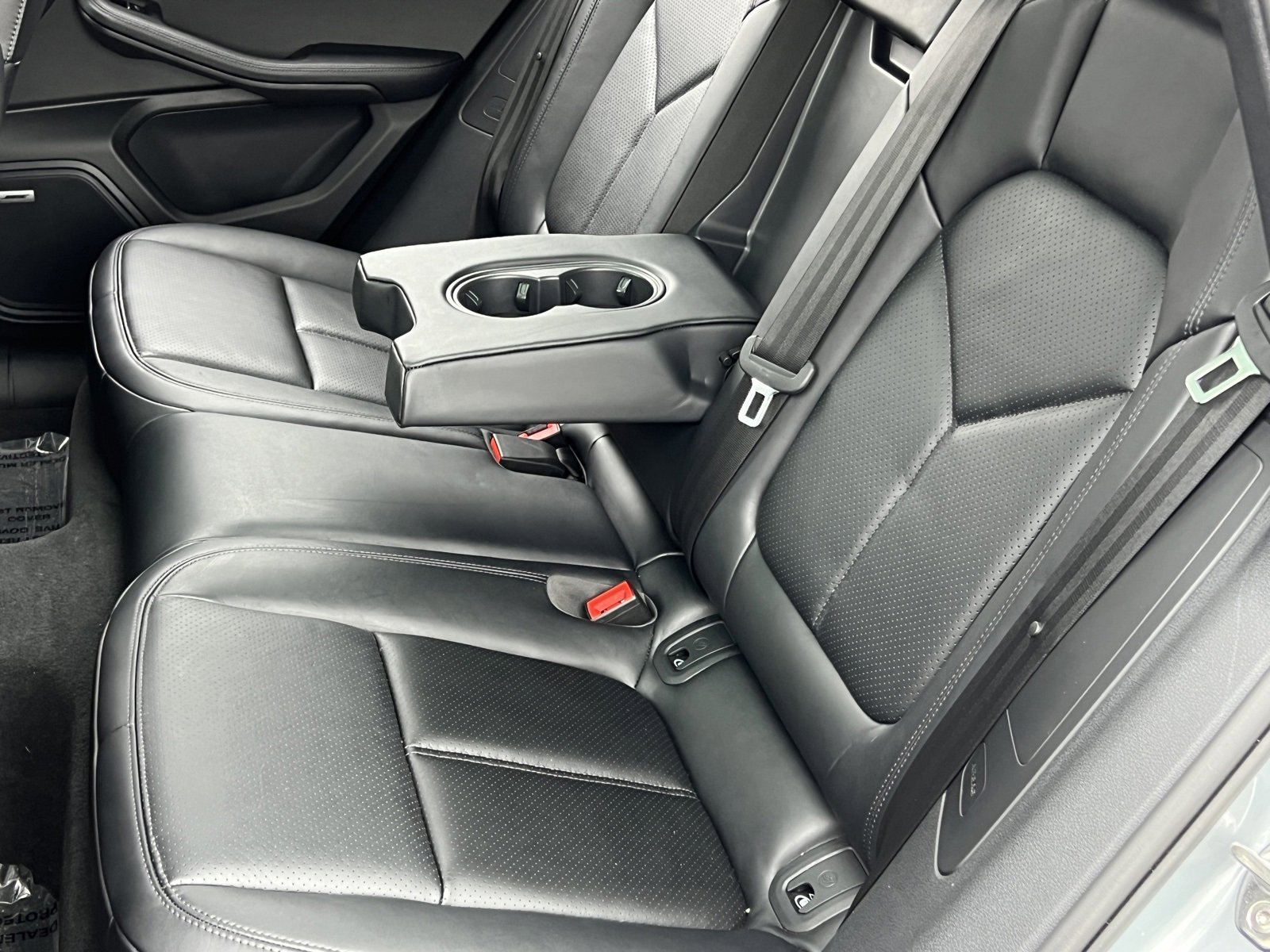 Certified 2025 Porsche Macan image 17