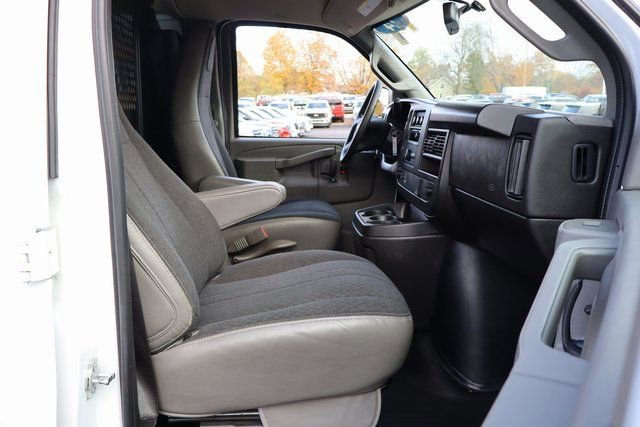 Used 2024 Chevrolet Express 2500 w/ Driver Convenience Package image 30